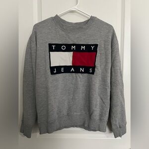 TOMMY HILFIGER GREY LOGO CREWNECK - SMALL